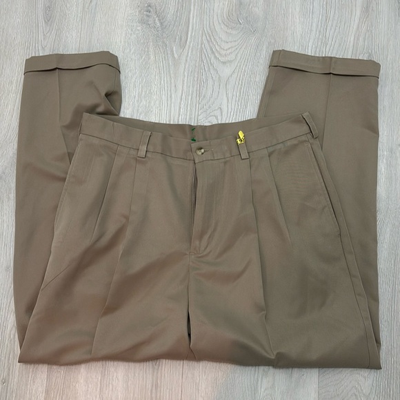 🔥BUNDLESALE 36/30 Roundtree & Yorke relaxed fit pleated cuffed khaki chino pant - Picture 1 of 6